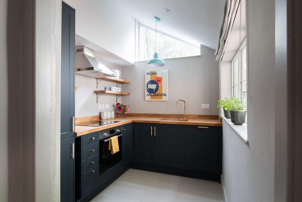Property photo 3 of 14 Kitchen