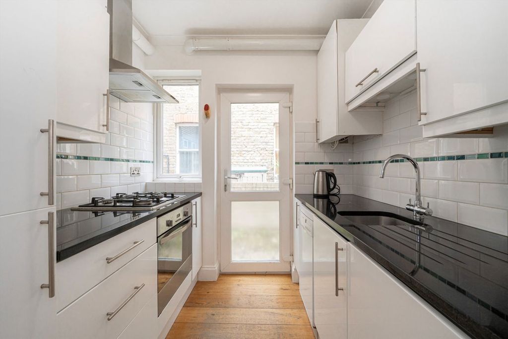 Property photo 3 of 6