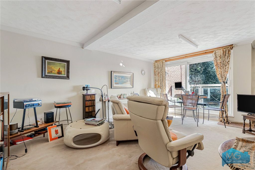 Property photo 2 of 23 Picture No. 17