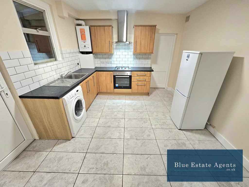 Property photo 1 of 11 Kitchen