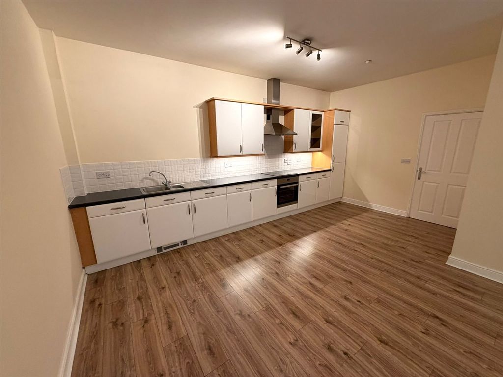 Property photo 2 of 12 Picture No. 11