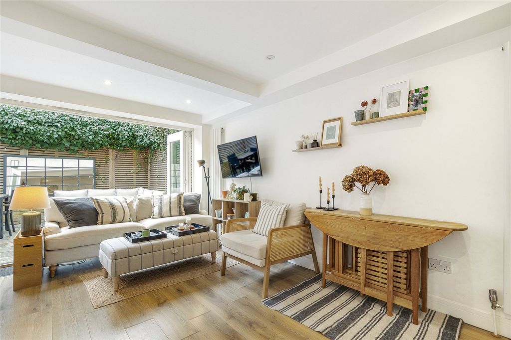 Property photo 2 of 9 Picture No. 24