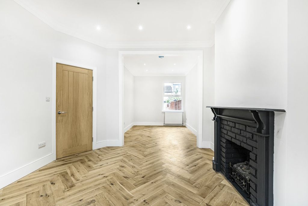 Property photo 3 of 21