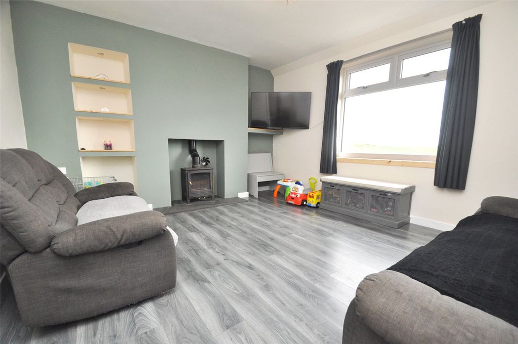 Property photo 2 of 11 Living Room