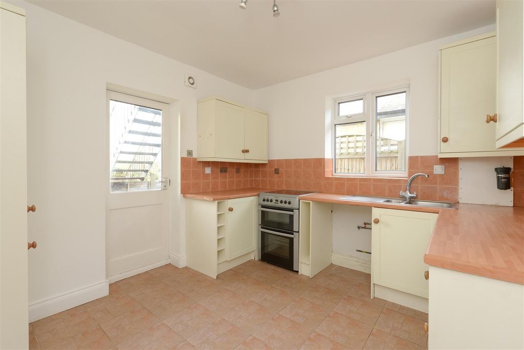 Property photo 3 of 16 Kitchen.Jpg