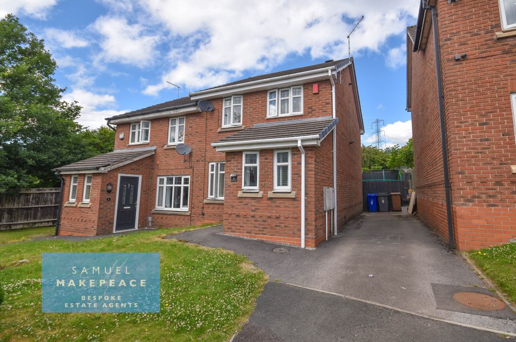 Property photo 1 of 18 Three Bedroom Semi Detached End Of Cul De Sac