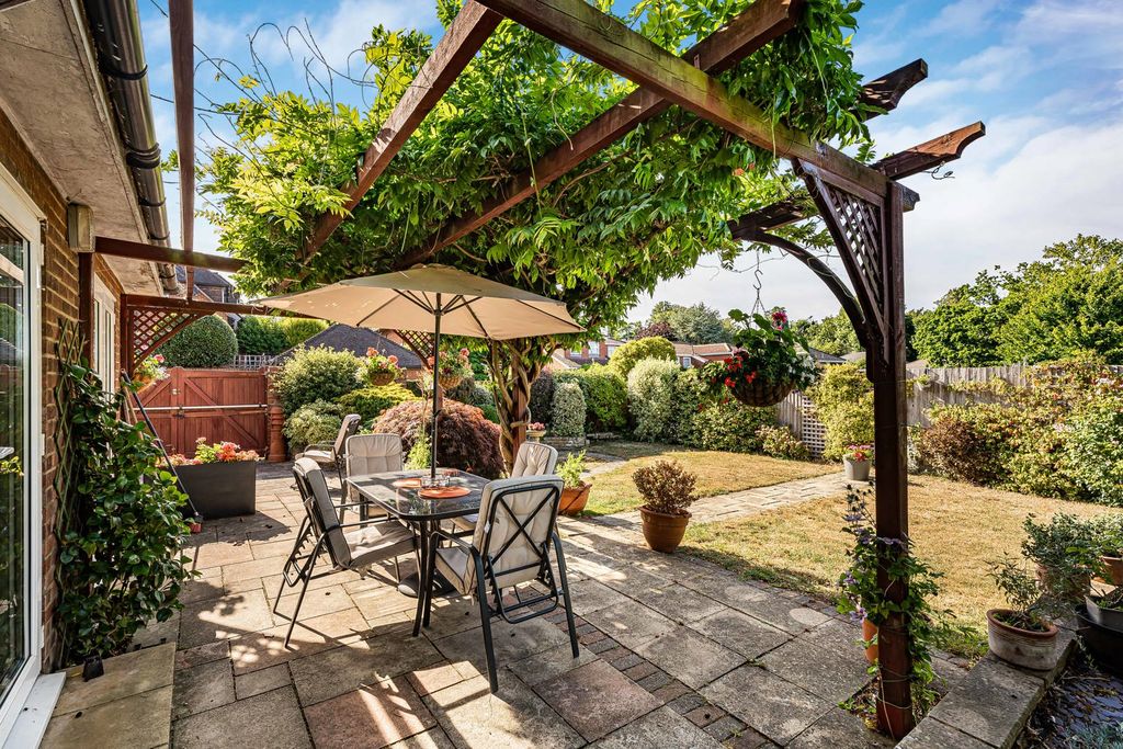 Property photo 2 of 40 Garden