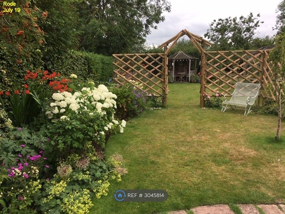Property photo 2 of 10 Rear Garden Pictured In June