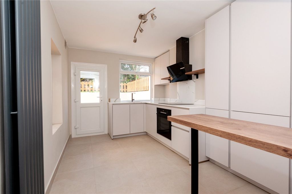 Property photo 3 of 16 Picture No. 11