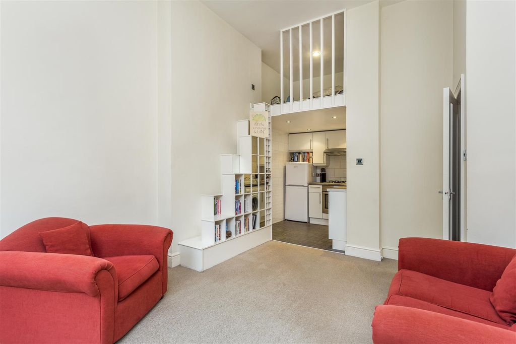 Property photo 3 of 6 Lettings Hammersmith Sinclair Road - Reception (2)