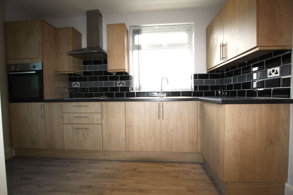 Property photo 2 of 27