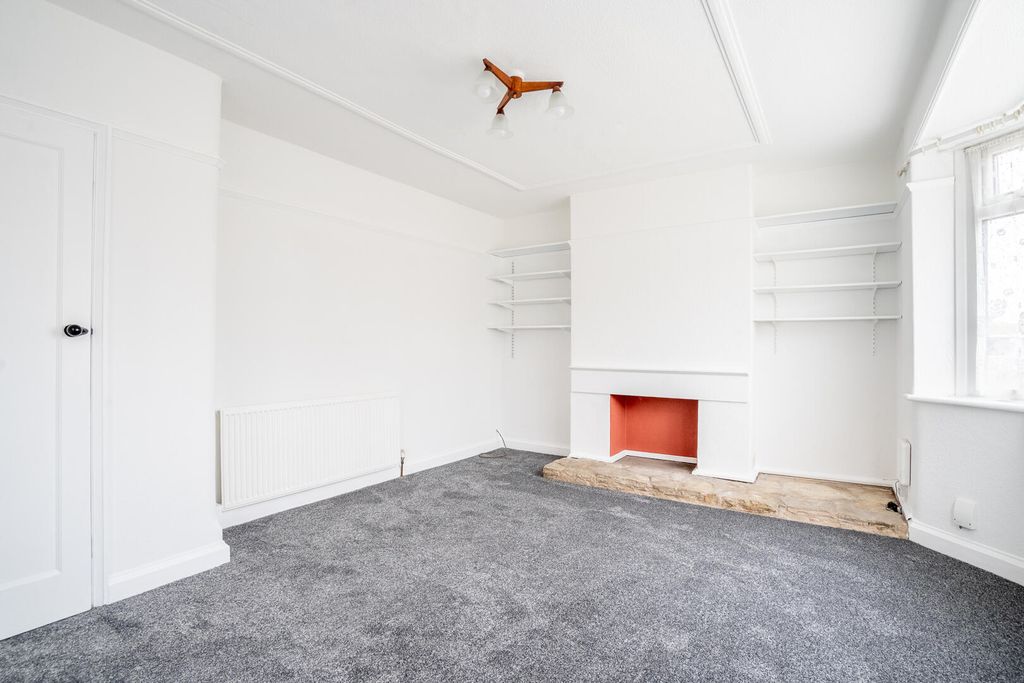Property photo 3 of 17 Living Room