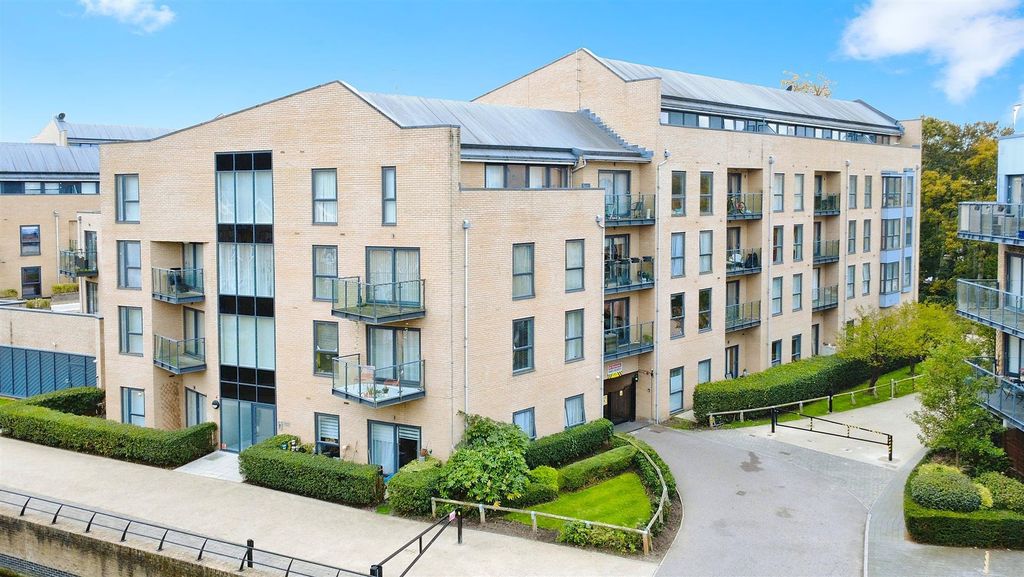 Property photo 1 of 8 Pwxspro1-02Mbeochdg2Eq.Jpg