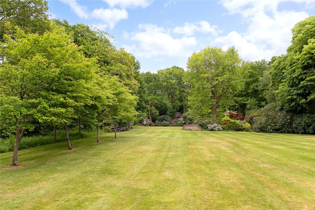 Property photo 3 of 20 Front Garden