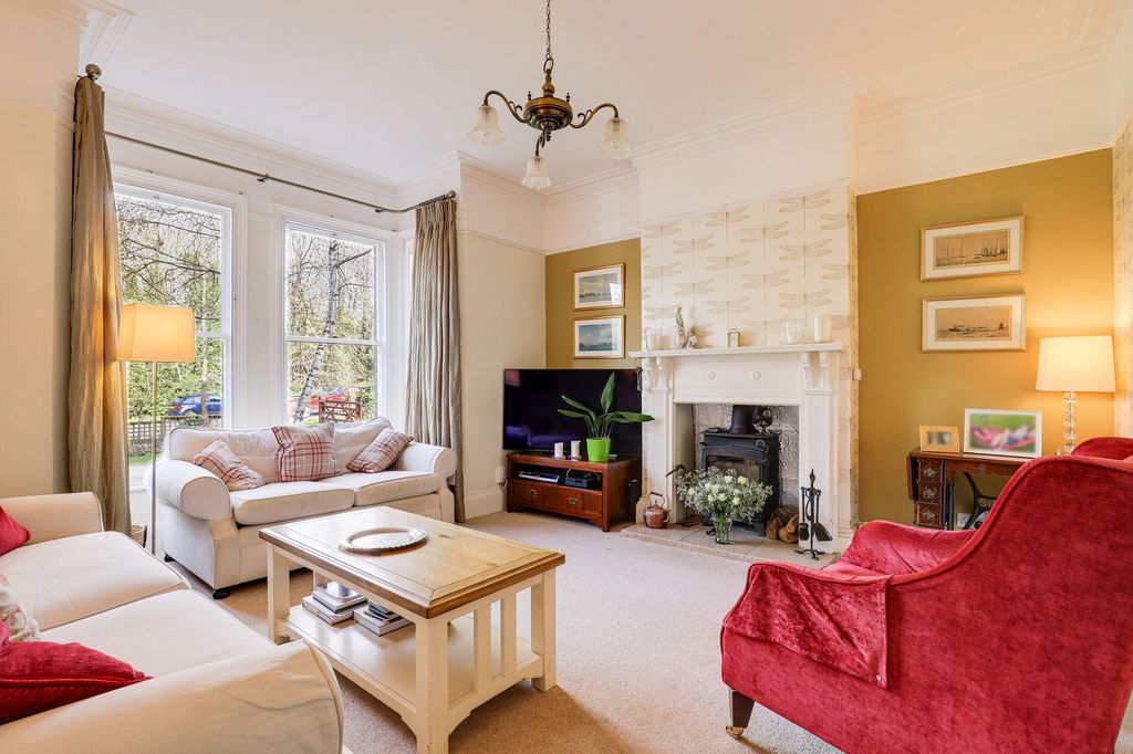 Property photo 2 of 23