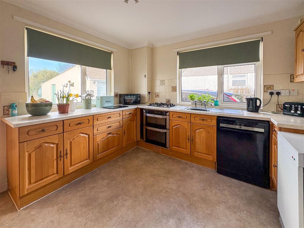 Property photo 3 of 29 Kitchen