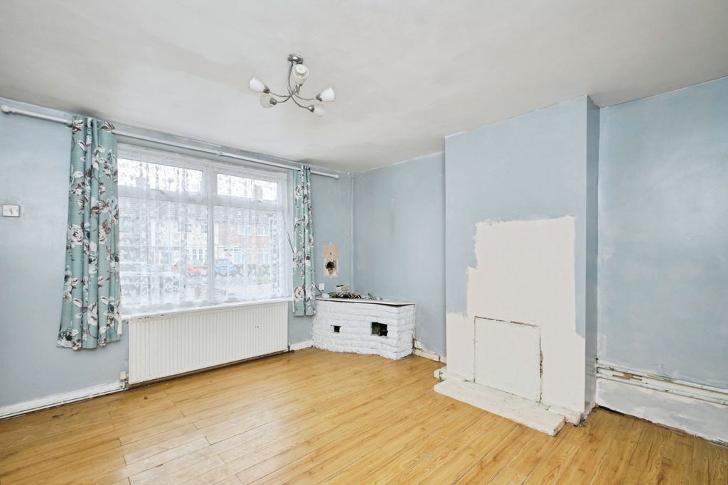 Property photo 2 of 17 Photo