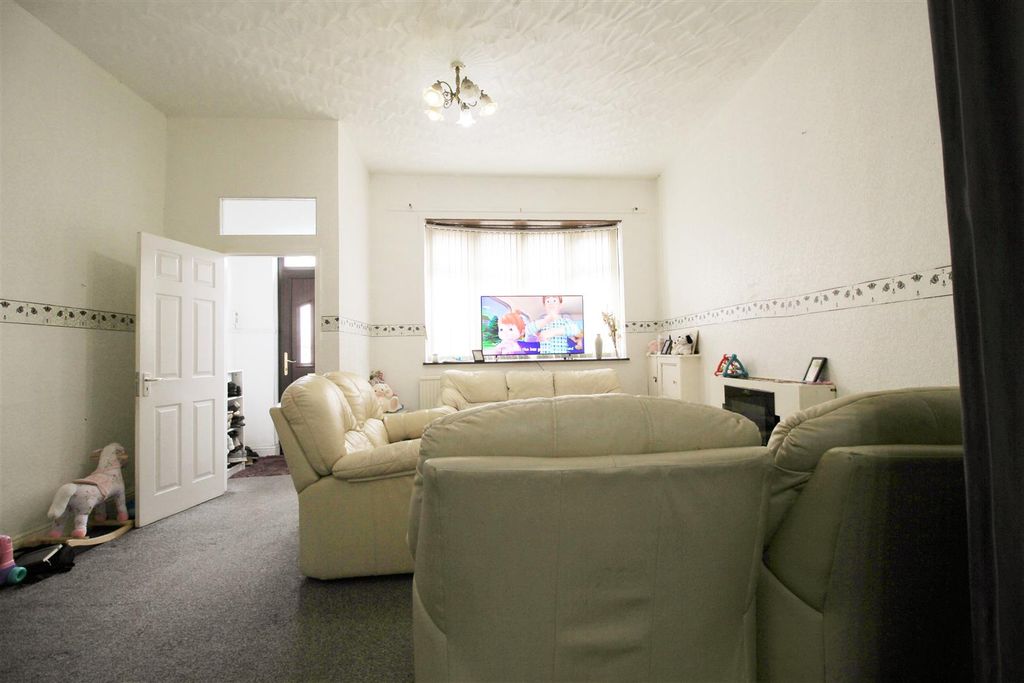 Property photo 2 of 12 Lounge.Jpg