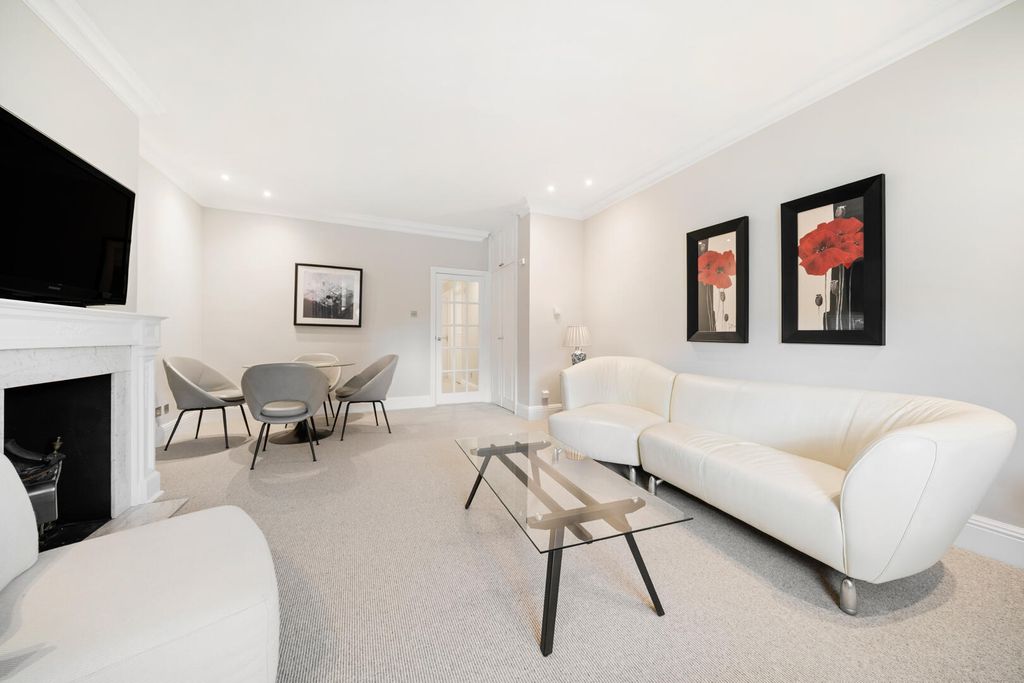 Property photo 3 of 9 Living Room