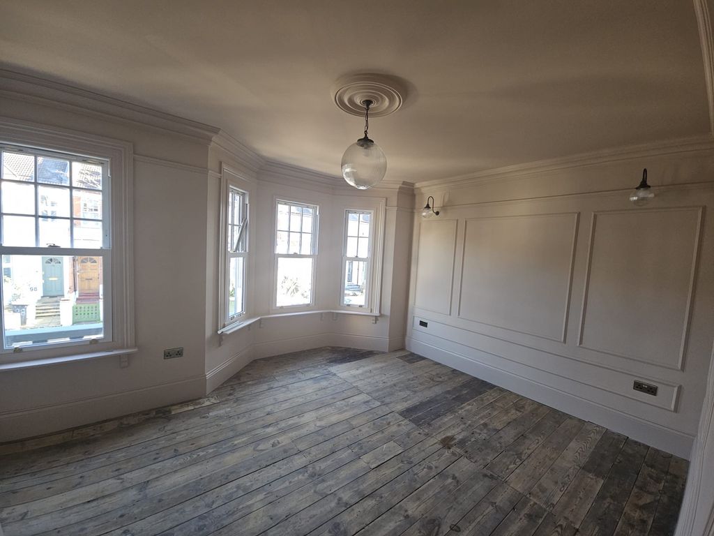 Property photo 1 of 5 Cover