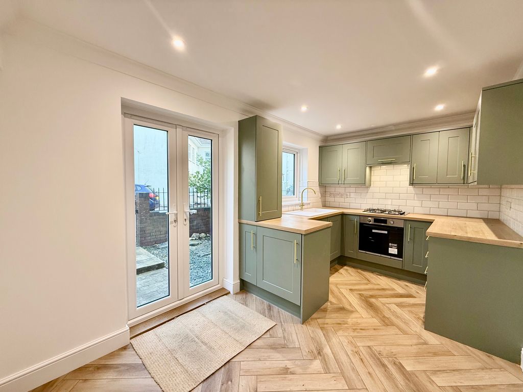 Property photo 3 of 17 Image