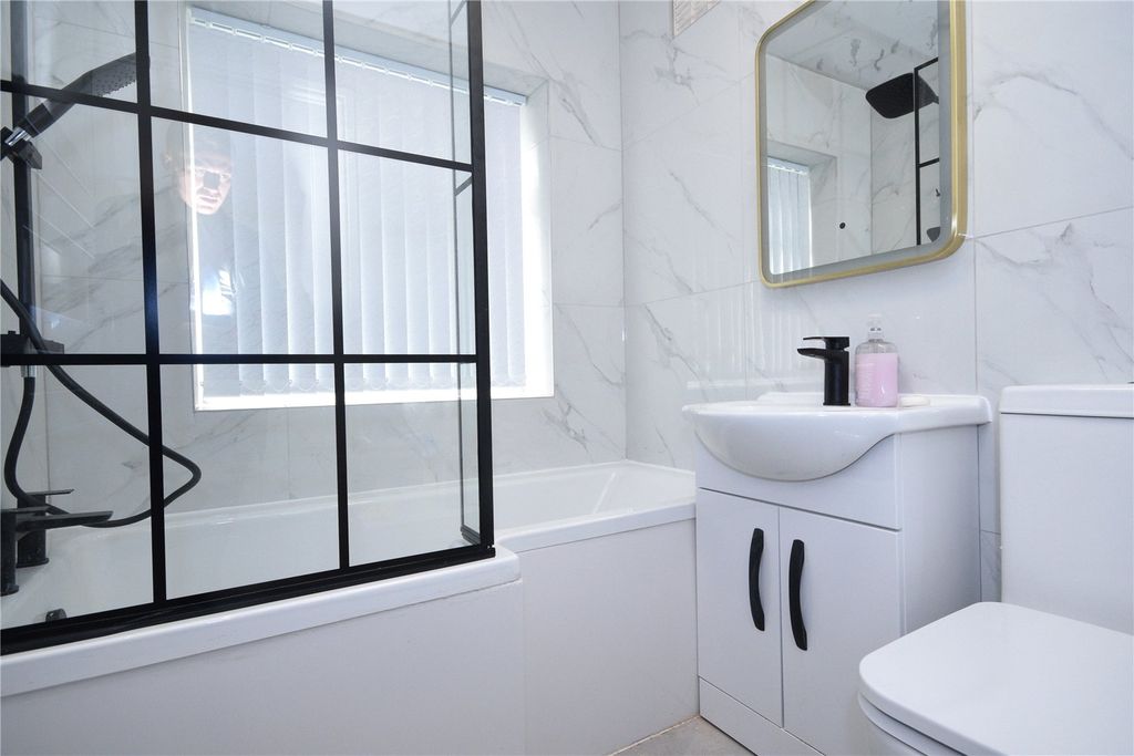 Property photo 2 of 9 Picture No. 11