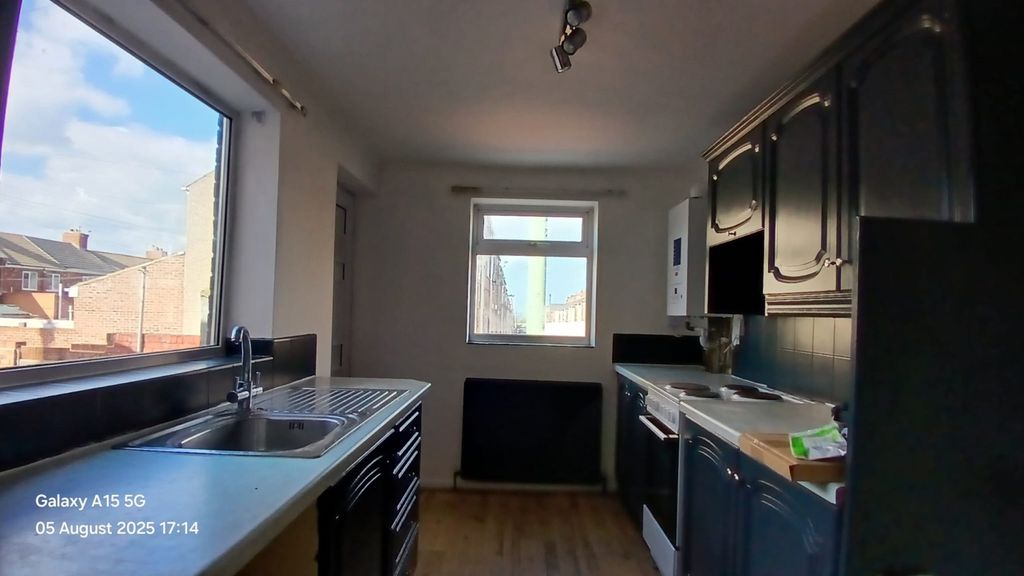 Property photo 3 of 7 122 West Street 05.08 (2)
