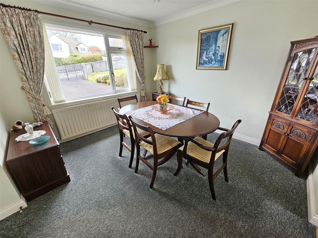 Property photo 3 of 18 Dining Room.Jpg