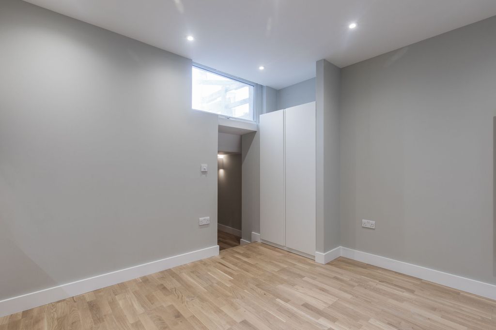 Property photo 2 of 23 Living_Room