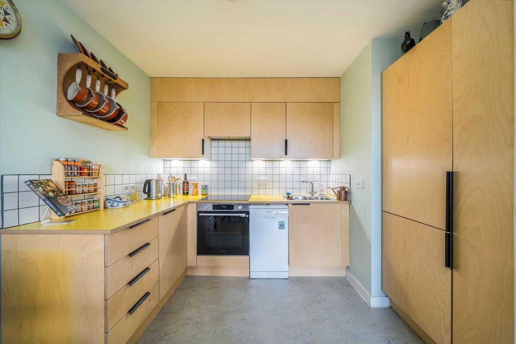 Property photo 3 of 8