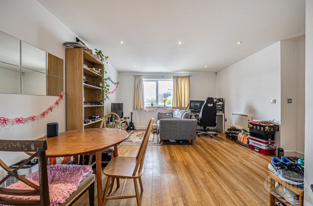 Property photo 3 of 9 425Beb48-5F85-491...