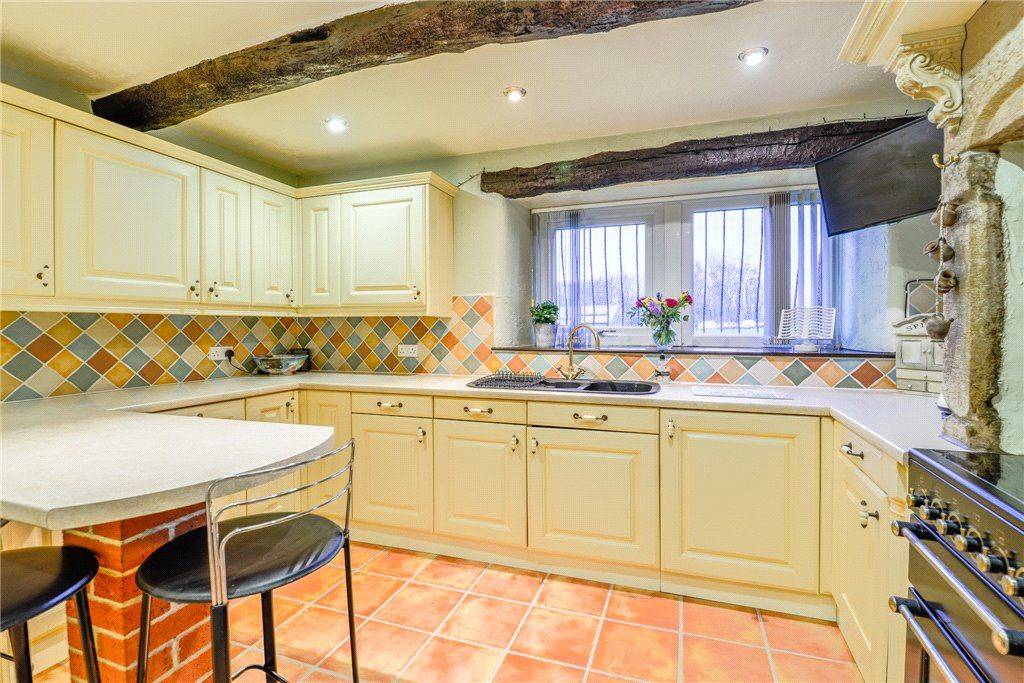 Property photo 3 of 32 Kitchen