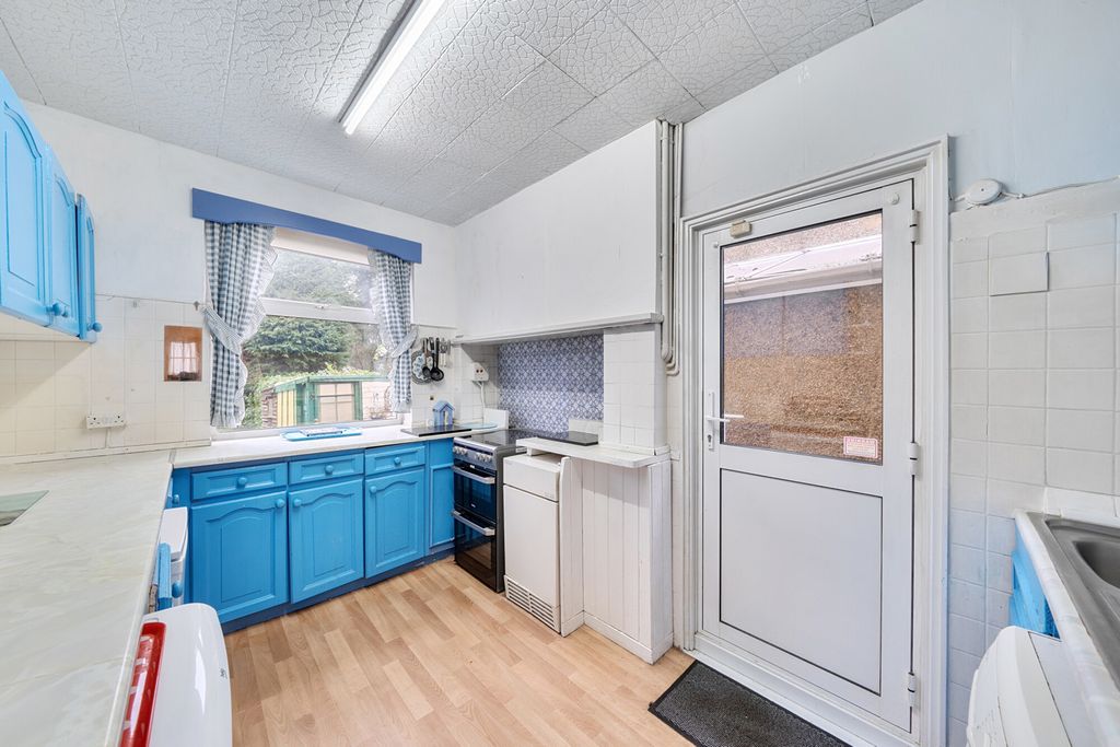 Property photo 3 of 21 1406260-8-698497E...