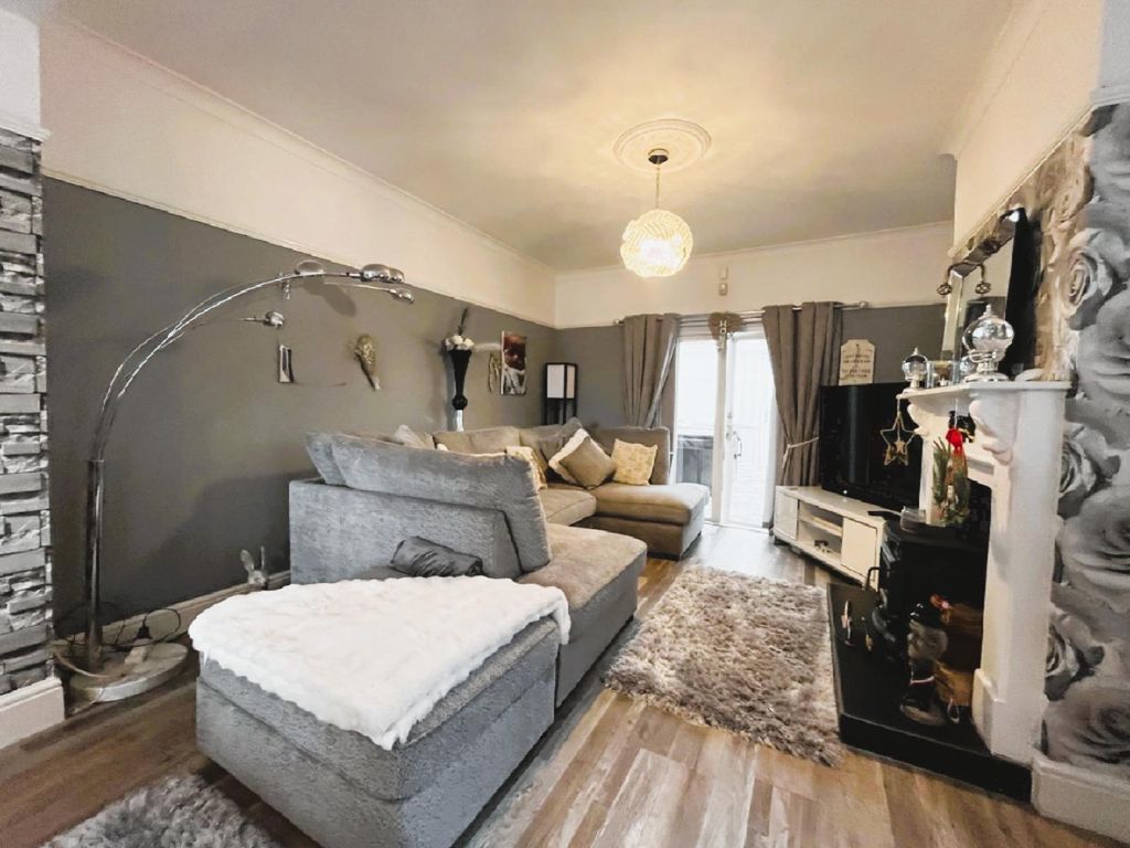 Property photo 2 of 22 Lounge