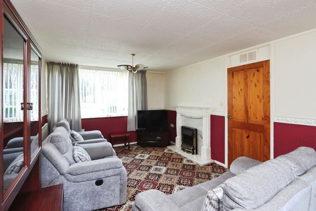 Property photo 2 of 19 Lounge
