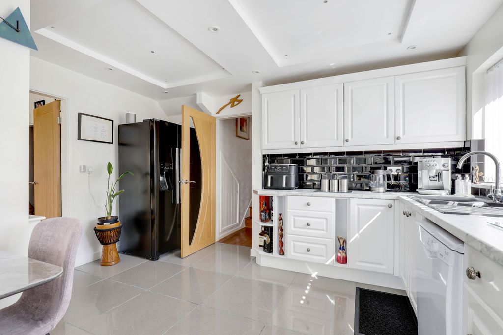 Property photo 2 of 30