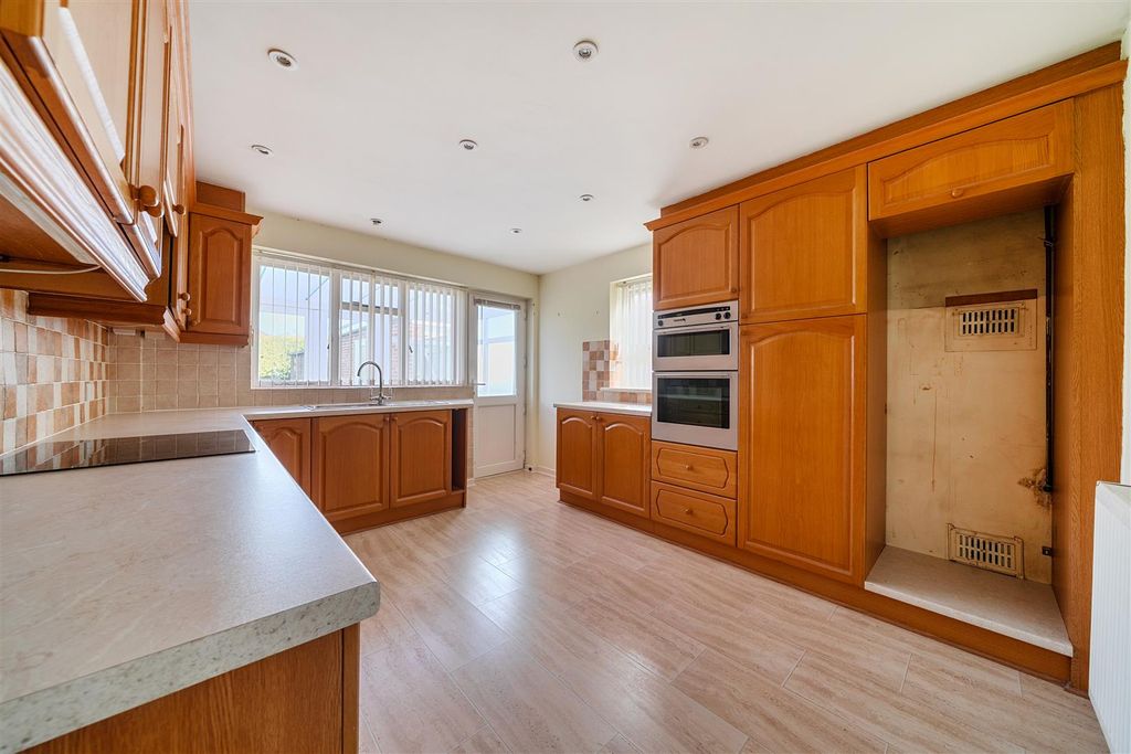 Property photo 2 of 19 1375847-11-69089Bfa876B5.Jpg