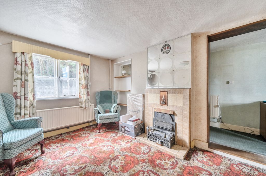 Property photo 2 of 14 1437105-7-69Cba75...
