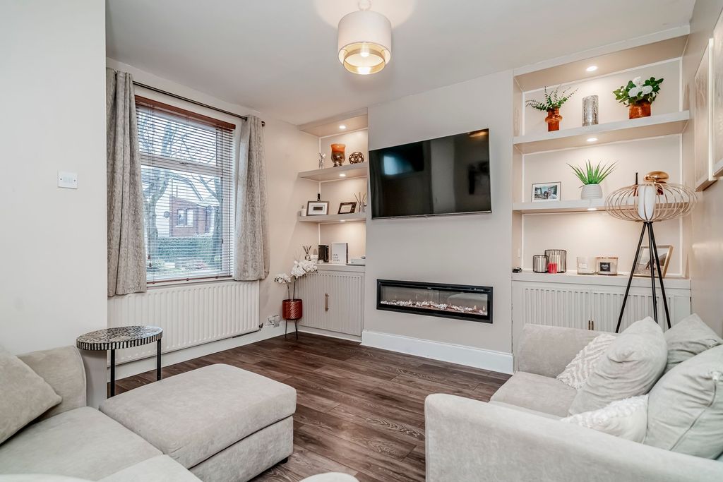 Property photo 2 of 24