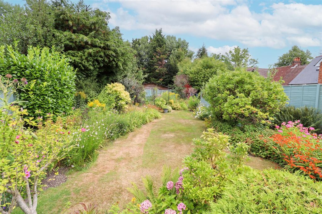 Property photo 2 of 17 Garden