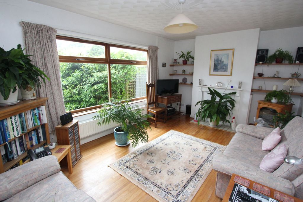 Property photo 2 of 32