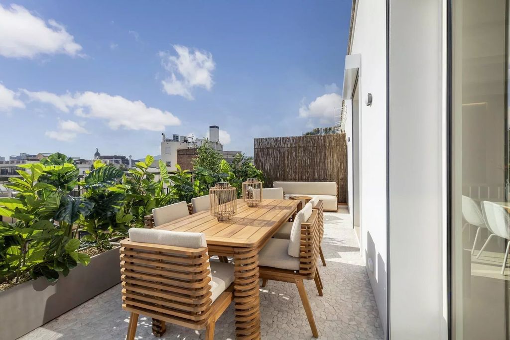 Property photo 1 of 41 Duplex Penthouse With Two Spacious Balconies In The Heart Of Eixample