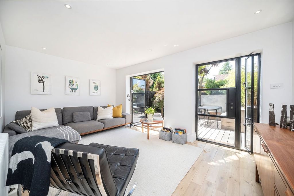 Property photo 1 of 11