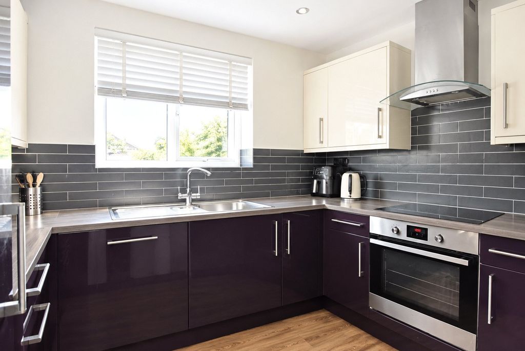 Property photo 2 of 5 Kitchen