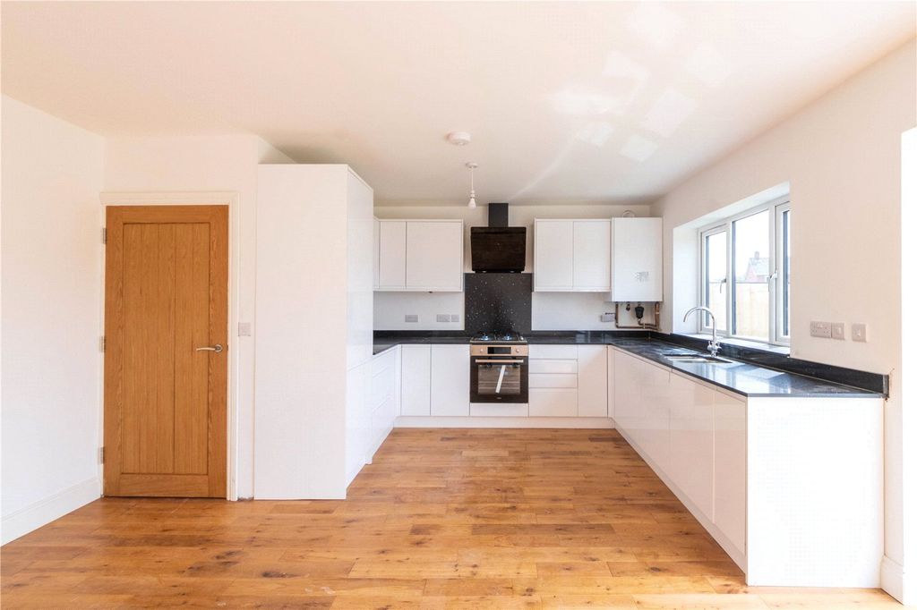 Property photo 2 of 16 Picture No. 13