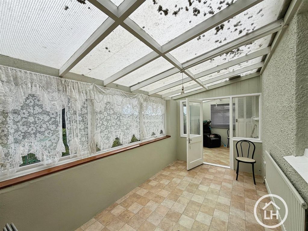 Property photo 3 of 11 Conservatory