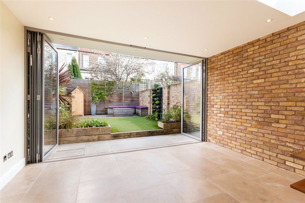 Property photo 3 of 13 Picture No. 18