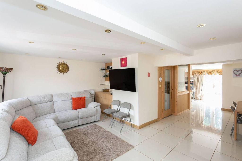 Property photo 2 of 22