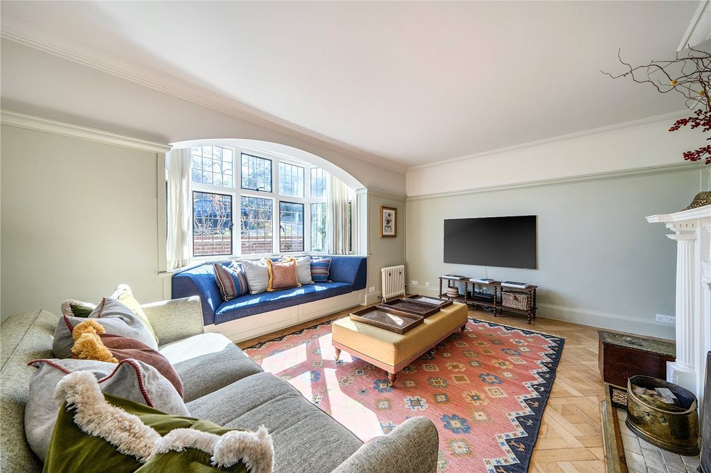 Property photo 2 of 8 Living Room