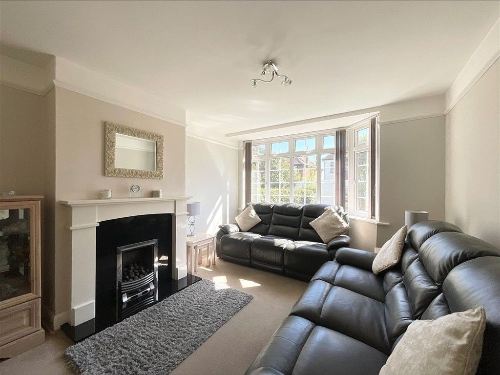 Property photo 1 of 20 Lounge